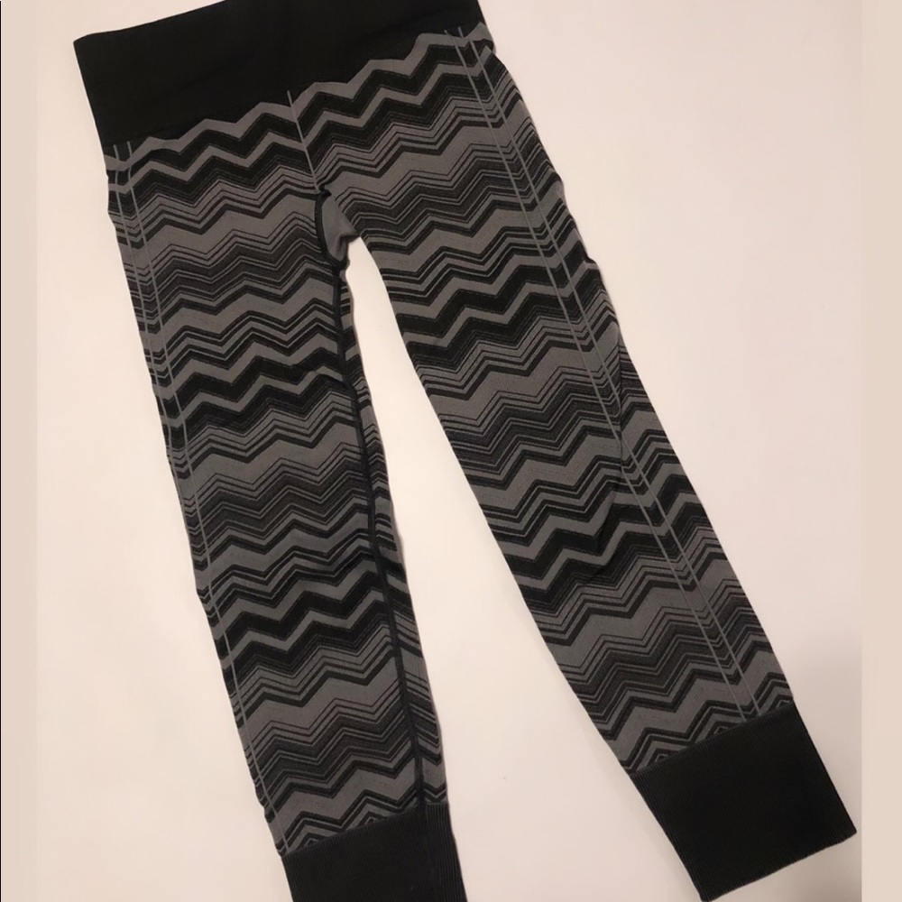 Lululemon black and gray leggings • small • ribbed with zigzag pattern •